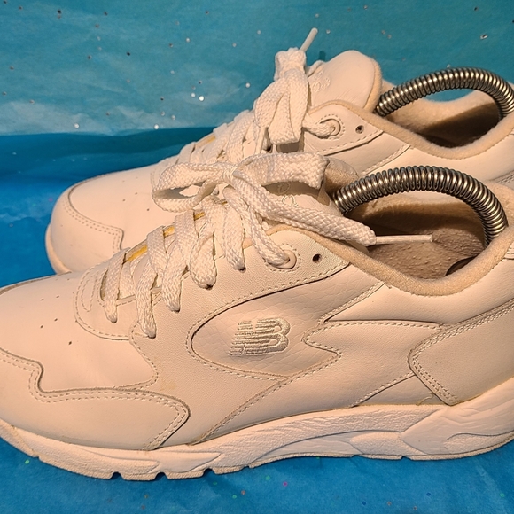 New Balance Men's White Walking Shoes, Size: 6.5 Color: White - Picture 2 of 4